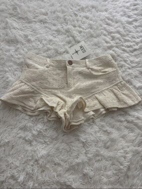 Seek the Label Cream Crochet Ruffle Hem Shorts NWT!